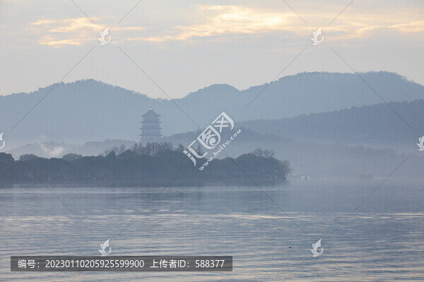 杭州西湖清晨雷峰塔山色風(fēng)光