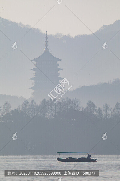 杭州西湖清晨雷峰塔山色風光