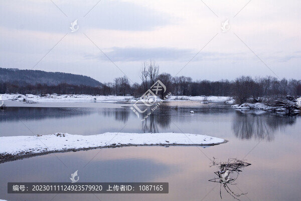 初雪冰河