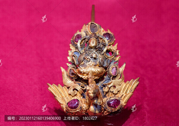 明代鑲寶石王母駕鸞金挑心