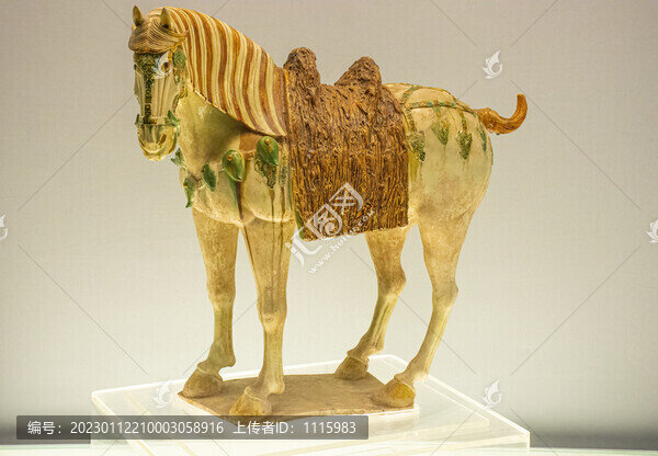 唐代彩色釉陶馬