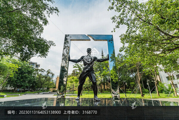 深圳精神闖雕塑