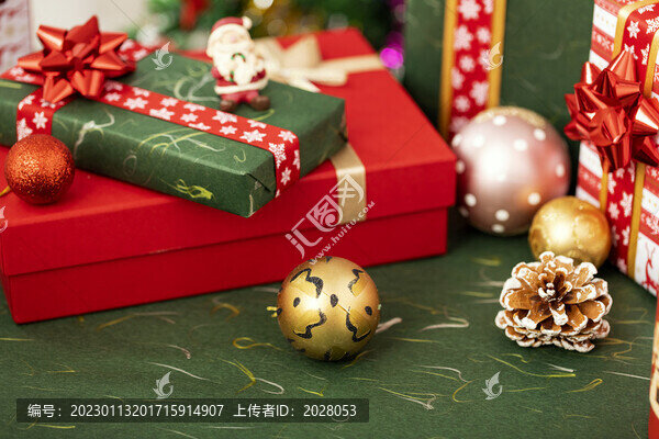 圣誕節(jié)禮物與圣誕裝飾品