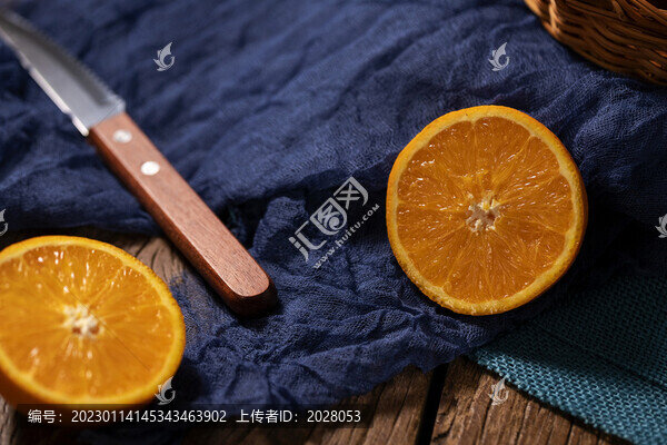 水果橙子暗調(diào)光影海報