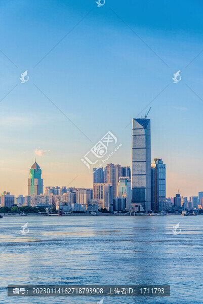 中國湖北武漢長江沿岸城市風(fēng)光
