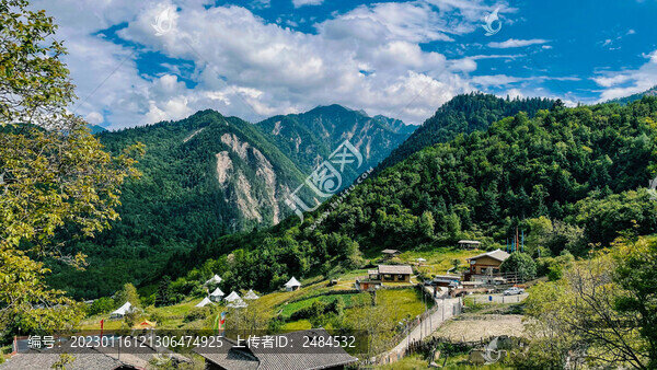 阿布?xì)谧螏づ駹I地