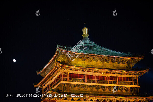 與月亮同框的西安鐘樓夜景