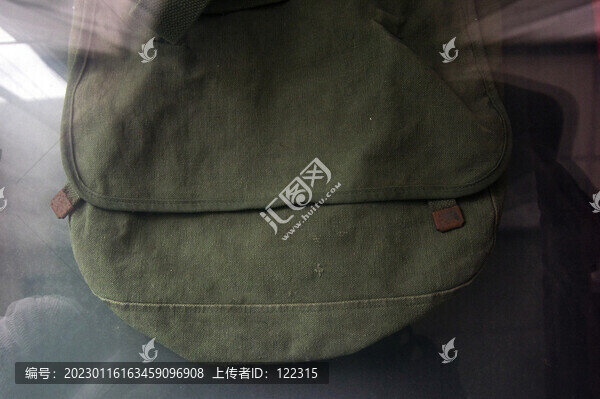 丁佑君用過(guò)的軍包