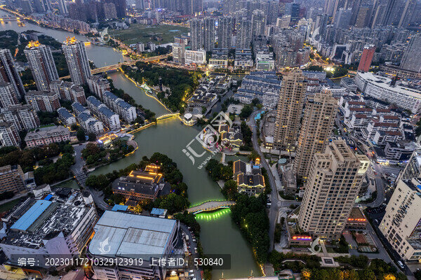 航拍無(wú)錫運(yùn)河兩岸城市夜色