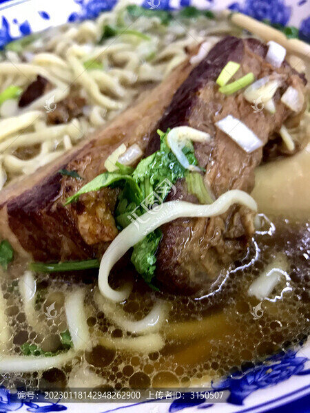又大又厚的五花肉塊