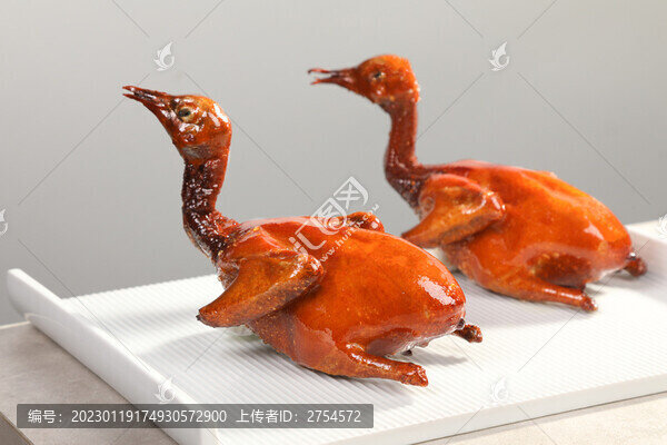 脆皮乳鴿