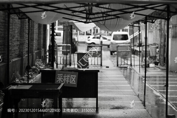 人盡樓空的核酸采樣區(qū)