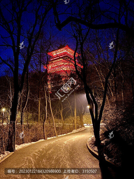 锦江山盘山路的夜景