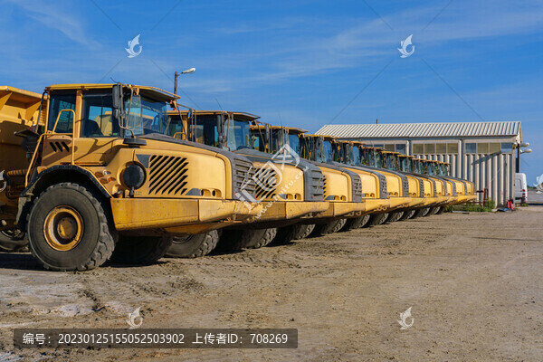 ?？砍梢慌诺倪\(yùn)輸卡車(chē)