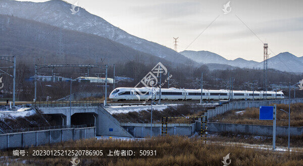高速列車駛過鄒平站