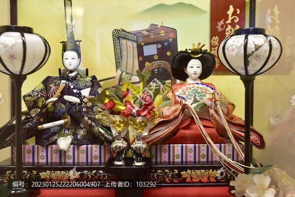 日本天皇夫婦主題的布偶