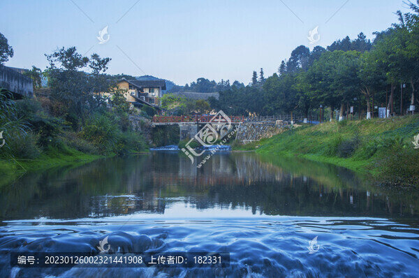 鄉(xiāng)村小溪美景
