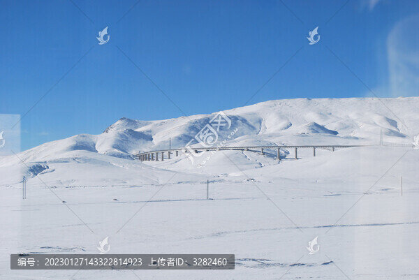 西藏青藏鐵路高原無人區(qū)