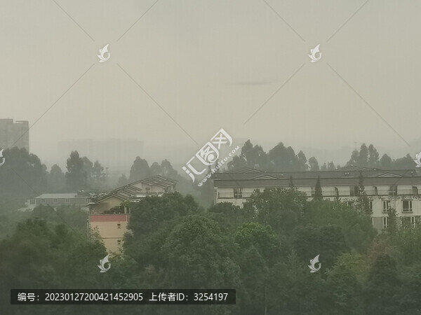雨中成都