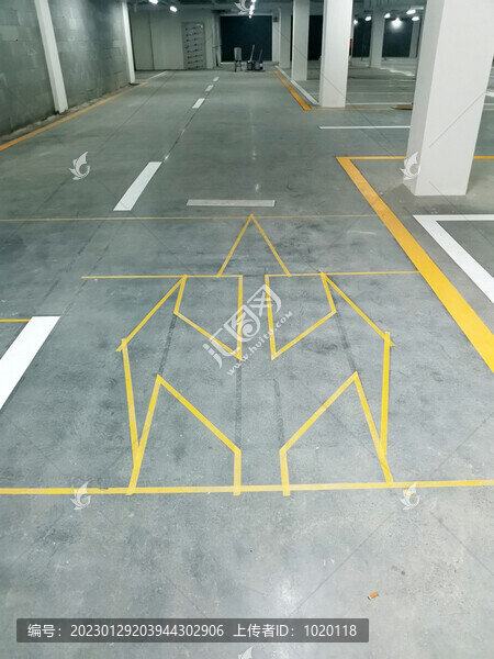 地庫箭頭指示