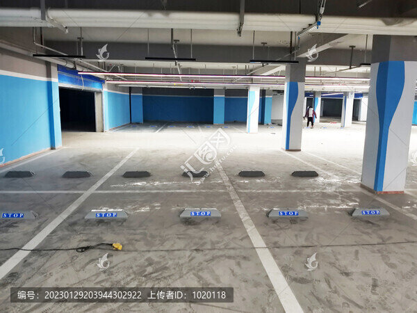 停車場墻面刷漆