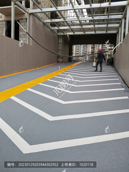 坡道指引地面劃線