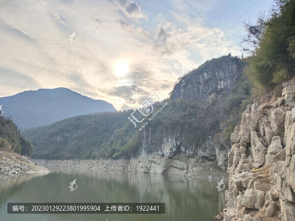 湖水與晚霞