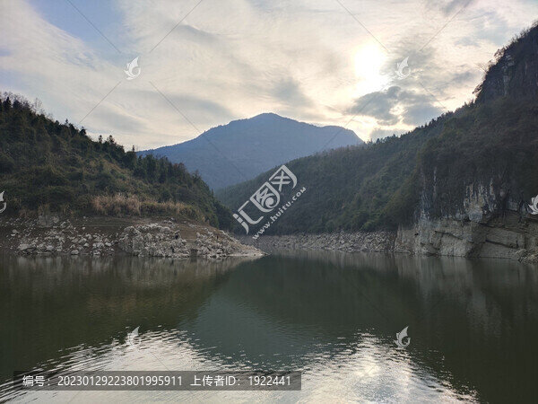 綠水青山與晚霞