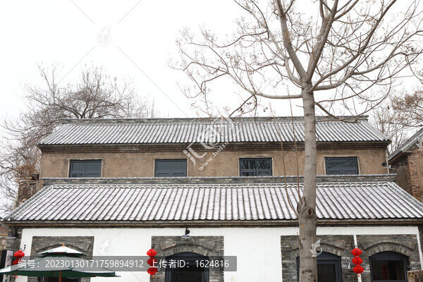 雪后山村房屋