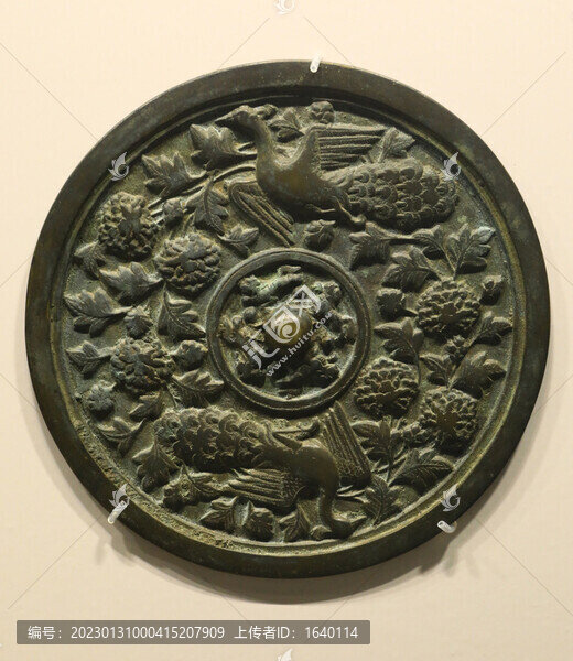 孔雀牡丹紋鏡