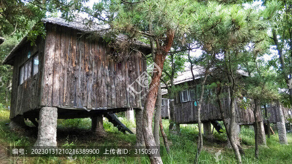 木質(zhì)吊腳屋
