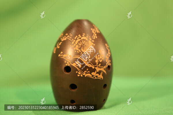 中國古代樂器塤的半側面