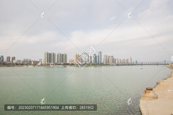 襄陽海旁