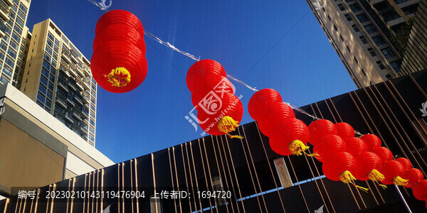 紅燈籠當街掛