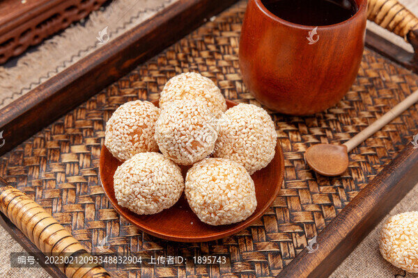 傳統(tǒng)點(diǎn)心芝麻團(tuán)芋頭酥