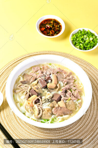 牛雜湯河粉