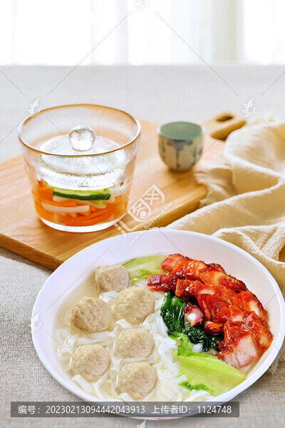 叉燒肉丸湯河粉