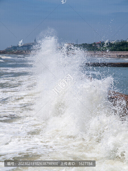 青島海濱的海浪