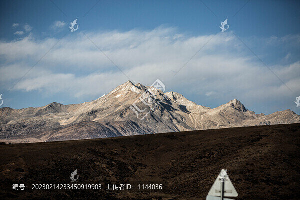 西藏神山
