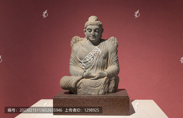 焰肩佛坐像