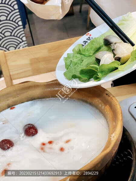 往粥底火鍋放沙白