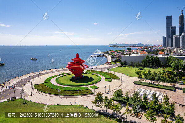 航拍青島海岸線公園廣場