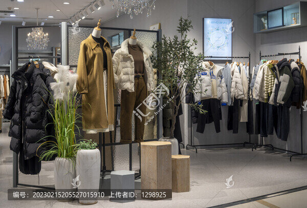 女裝冬裝專賣店陳列設(shè)計(jì)