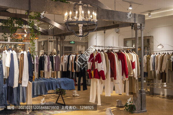 時(shí)尚女裝專賣店陳列設(shè)計(jì)