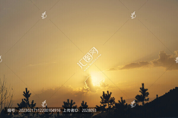 日落時(shí)分的金色太陽(yáng)