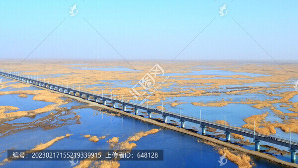 格庫(kù)鐵路臺(tái)特瑪湖特大橋