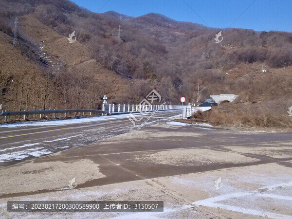 隧道入口的橋