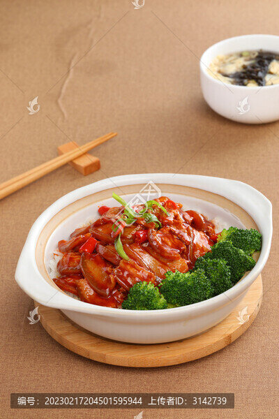紅燒五花肉砂鍋飯