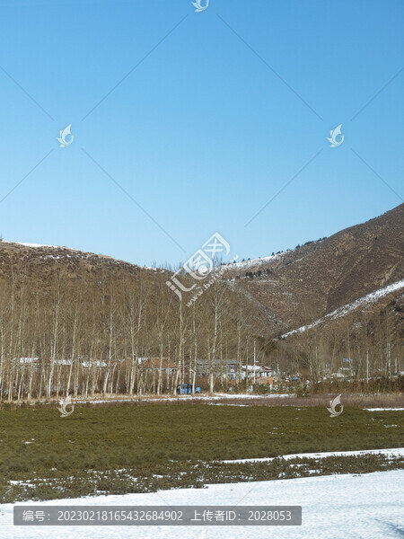 冬雪過后的農(nóng)民土地