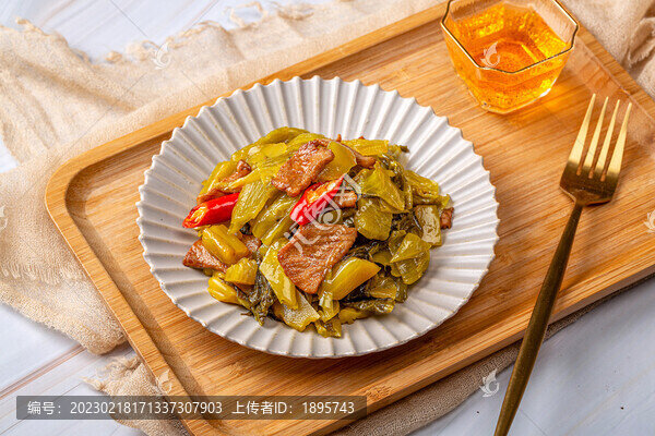 酸菜炒肉片